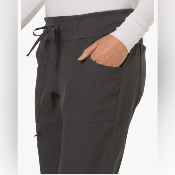 Heart Soul Jogger Scrub Set - Picture 4 of 11